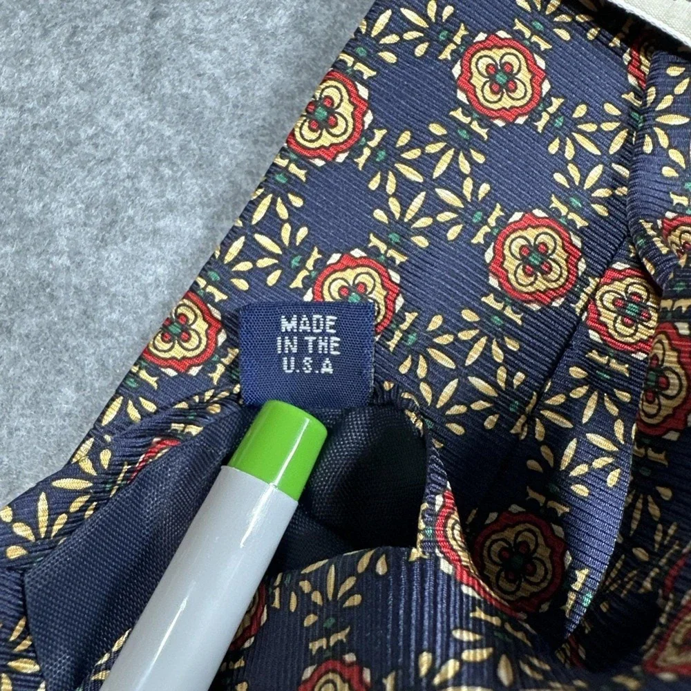 Albert Andrews Ltd Silk Tie USA Navy Geometric Medallion Vintage 56x3.6in NOTE‎